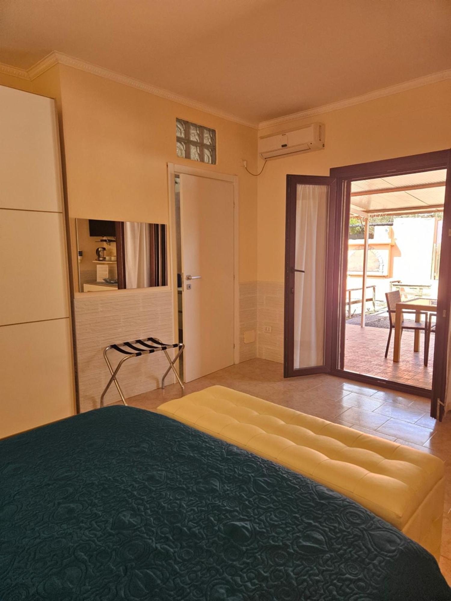 La Rosa Dei Venti B&B Chia Kültér fotó